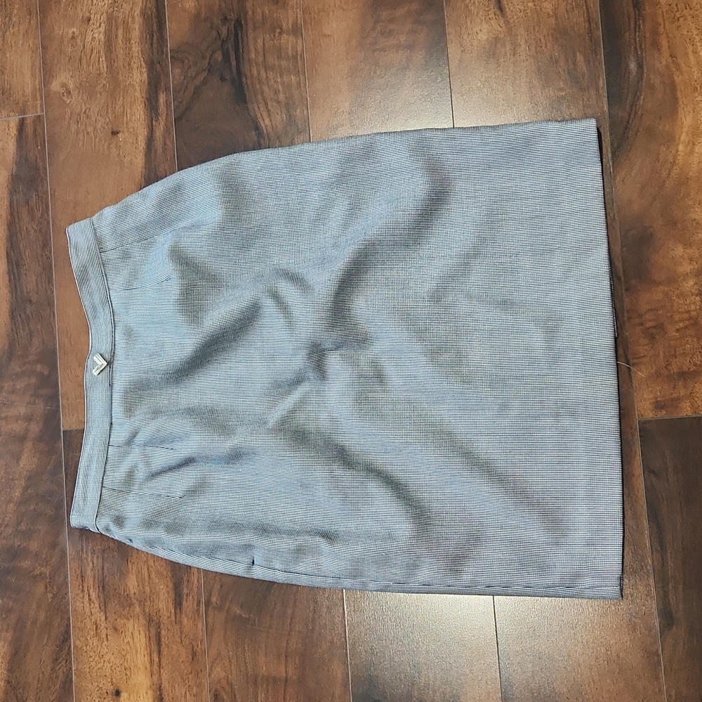 Dark blue and white patterned pencil skirt Size 10P